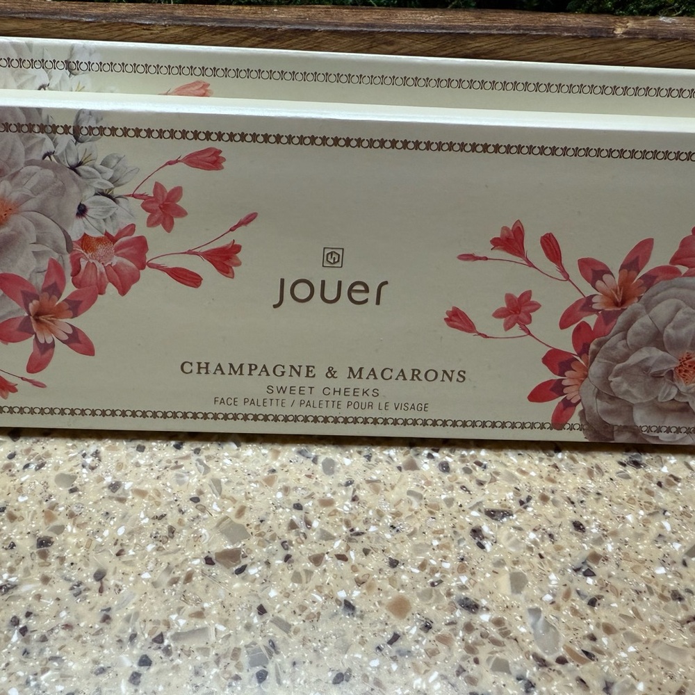 Jouer Champagne & Macarons Face Palette